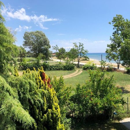 Sofia'S Pearl Beachfront Maisonette Nea Kallikrateia Екстериор снимка