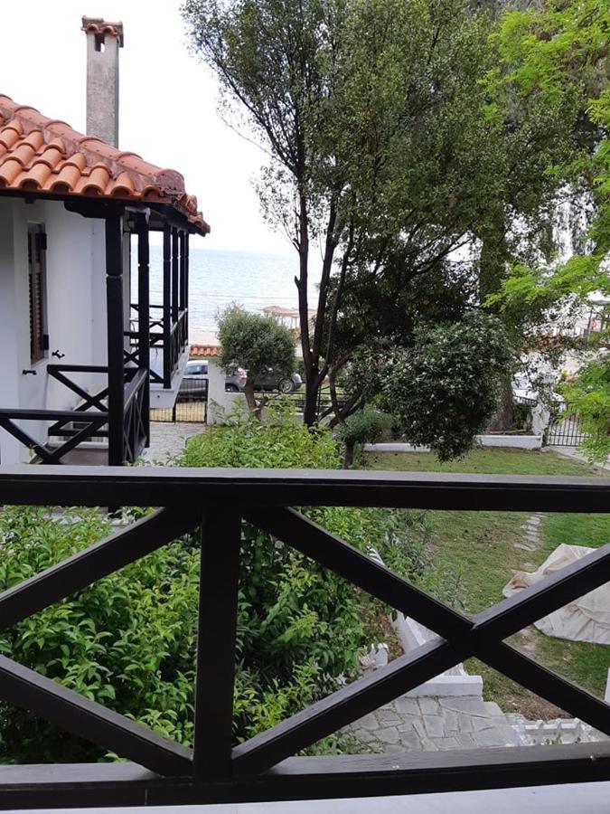 Sofia'S Pearl Beachfront Maisonette Nea Kallikrateia Екстериор снимка