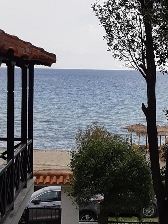 Sofia'S Pearl Beachfront Maisonette Nea Kallikrateia Екстериор снимка
