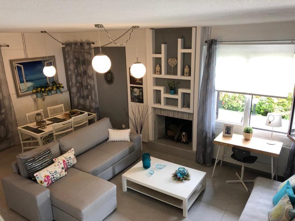 Sofia'S Pearl Beachfront Maisonette Nea Kallikrateia Екстериор снимка